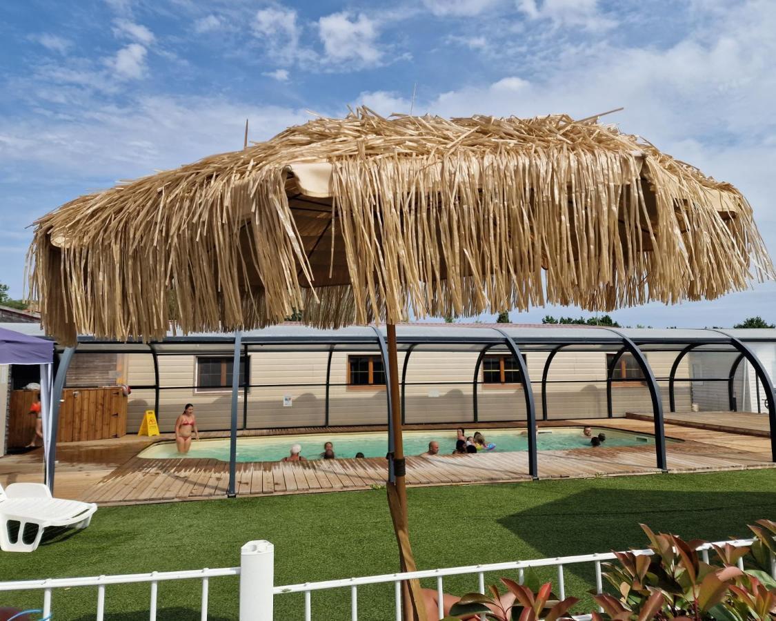 Lodge Les P'Tites Maisons Dans La Prairie Sallertaine エクステリア 写真